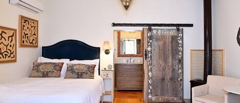 1 bedroom, iron/ironing board, travel crib, WiFi