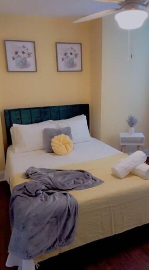 2 bedrooms, iron/ironing board, WiFi, bed sheets
