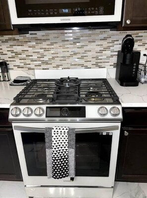 Fridge, oven, stovetop