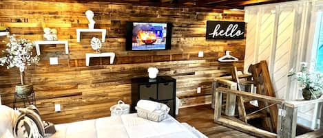 1 habitación, tabla de planchar con plancha, wifi y ropa de cama
