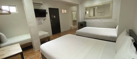 Habitación familiar | Cortinas blackout, wifi gratis y ropa de cama