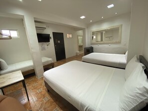 Familienzimmer | Verdunkelungsvorhänge, kostenloses WLAN, Bettwäsche