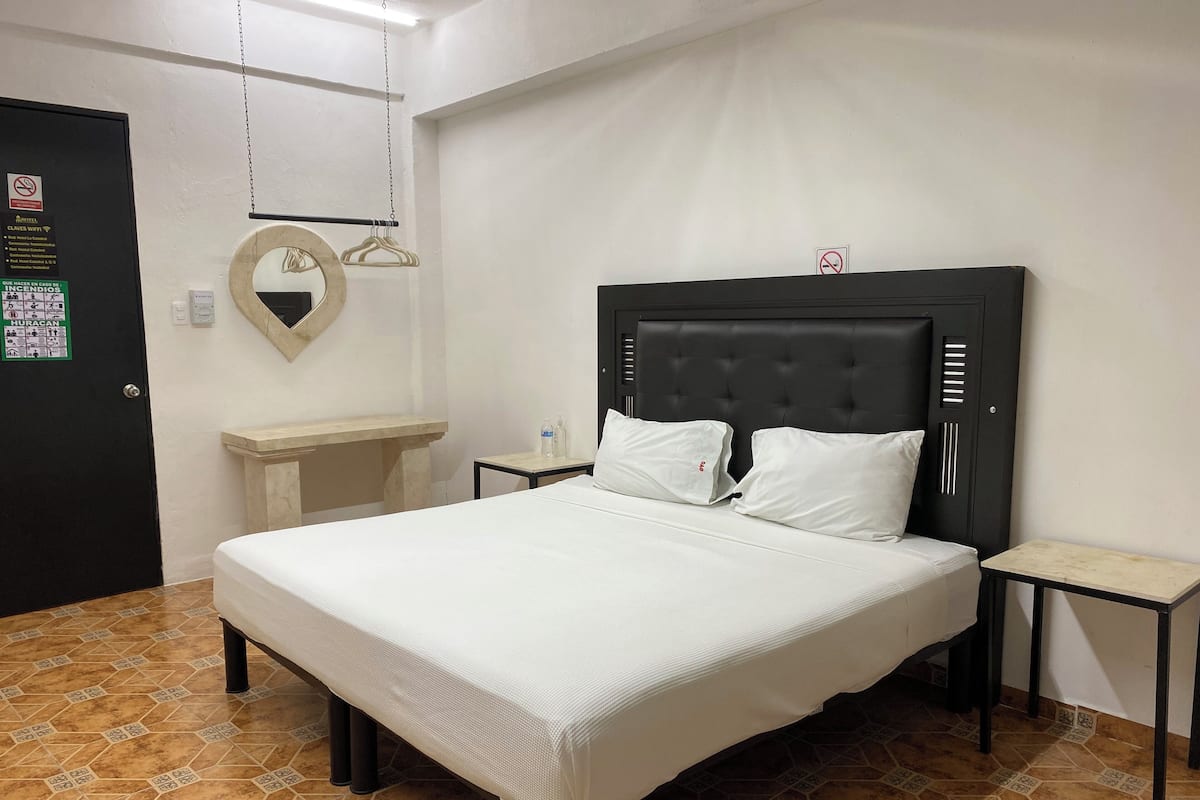Standard Room | Blackout drapes, WiFi (free), bed sheets
