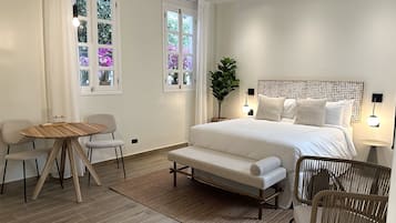 Tabla de planchar con plancha, wifi gratis y ropa de cama