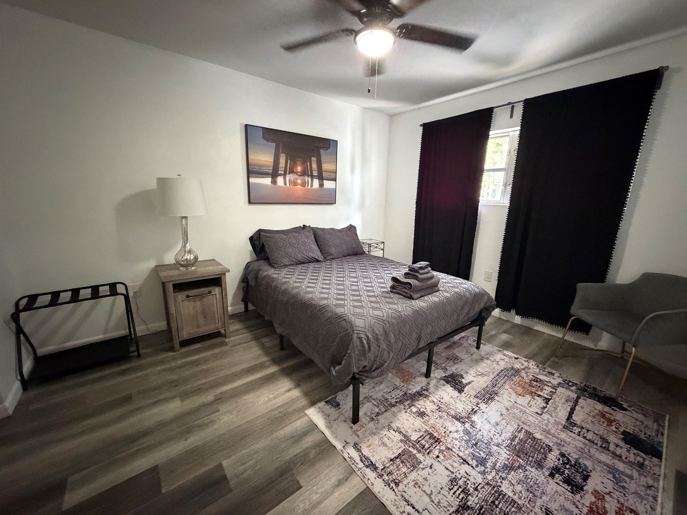 1 chambre, bureau, fer et planche à repasser, Wi-Fi gratuit