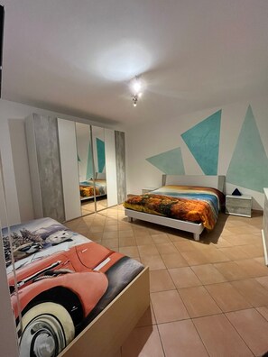 1 多间卧室、熨斗/熨衣板、床单