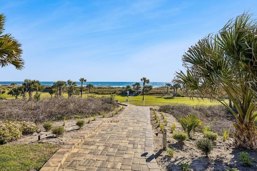 Heated Pool, Ocean Views, Pet-Friendly Paradise