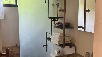 Deluxe Apartment | Bathroom