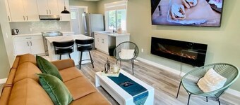 UC WalkingDistance 3BR/2.5BA Up+3BR/2BA Legal Down