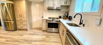 UC WalkingDistance 3BR/2.5BA Up+3BR/2BA Legal Down