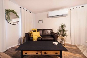 TV - Cozy Home in Seguin Texas (Seguin)