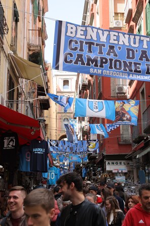 Exterior - L'Ammor e Napule (Naples)