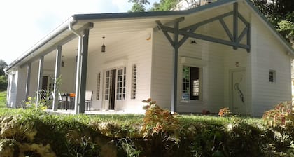 Spacieuse Villa, Ensoleillée, Espace Boisé, 10 Minutes des Plages