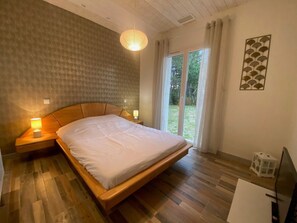 4 bedrooms, iron/ironing board, free WiFi
