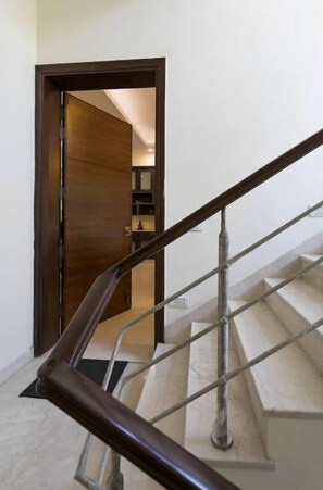 Interior - Cozy Getaway: Clean and modern (Gurugram)