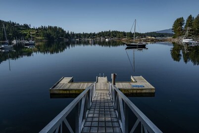 3BD family home in Garden Bay!