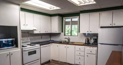 3BD family home in Garden Bay!