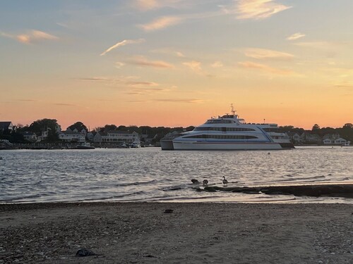 Yarmouth Cottage by the Bay