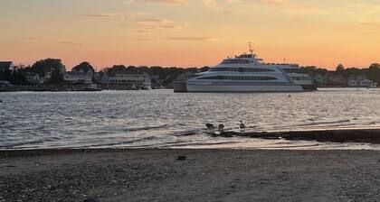 Yarmouth Cottage by the Bay