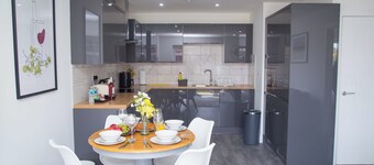 Stylish 1-bed Flat - balcony(canal view) & parking