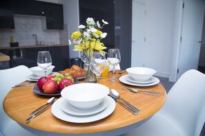 Dining - Stylish 1-bed Flat - balcony(canal view) & parking (Birmingham)