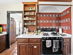 Dishwasher - Spanish Home with Roommates (Los Angeles)