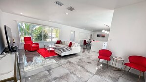 Unclassified image, 5 of 18, button - ~Beautiful Open Floor Plan heated Pool Villa~ (Hollywood)