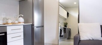 Contemporary - Clean & Comfortable Apartment 