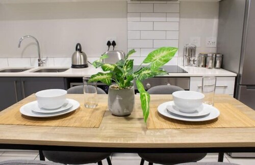 ⭐️Urban -placid - self check-in suite ✨near Menlyn Maine⭐️