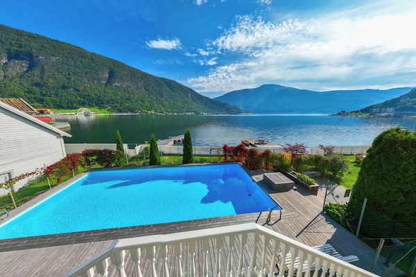 SĂŠsonbestemt udendĂžrs pool