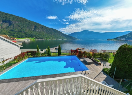 Außenpool (je nach Saison geöffnet). Hofslund Fjord Hotel