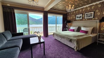 Chambre Deluxe | Décoration personnalisée, ameublement personnalisé, bureau