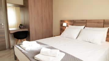 2 bedrooms, desk, iron/ironing board, travel cot