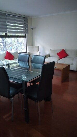 Exclusive Apartment, 3 Bedrooms | Living area - Apart AltoSan francisco (Santiago)