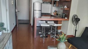 Căn hộ cơ bản, 1 giường cỡ queen | Khu phòng khách