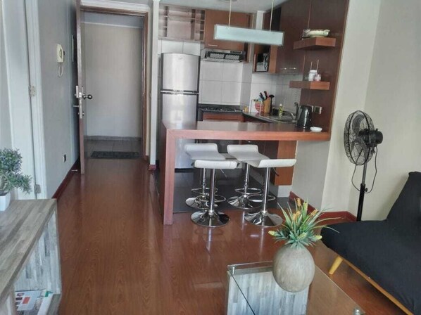 Basic Apartment, 1 Queen Bed | Living area