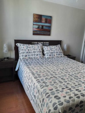 Appartamento Basic, 1 letto queen | Wi-Fi gratuito, lenzuola