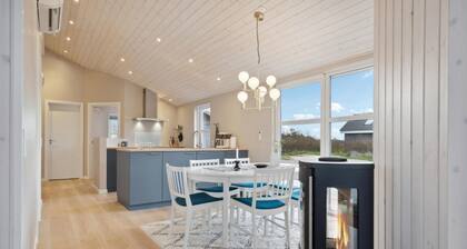 Beautiful home in Tarm with WiFi