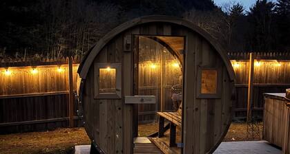 Outdoor Sauna, Hot tub, Fire Pit, Dogs Welcome!