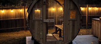 Outdoor Sauna, Hot tub, Fire Pit, Dogs Welcome!