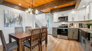 Fridge, microwave, oven, stovetop - Amazing Lakefront Paradise with Perfect Location (Osage Beach)