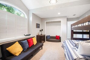 4 bedrooms, iron/ironing board, free WiFi, bed sheets
