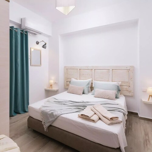 Cozy first floor apartment in the heart of the village Pitsidia. 