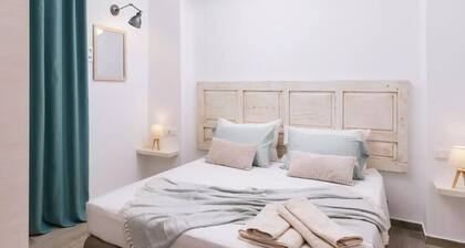 Cozy first floor apartment in the heart of the village Pitsidia.
