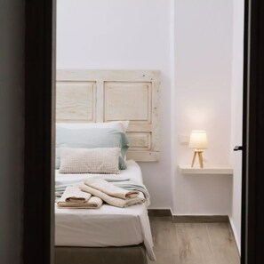 1 habitación, tabla de planchar con plancha, wifi y ropa de cama