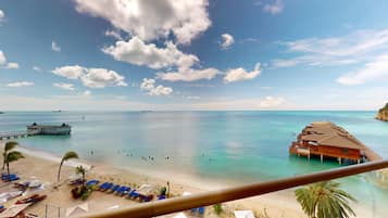 Luxury Presidential Beach front One Bedroom Suite Diamond Club | Vista desde la habitación
