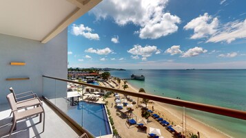 Luxury Presidential Beach front One Bedroom Suite Diamond Club | Sängtillbehör av högsta kvalitet och gratis produkter i minibar
