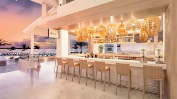 5 Bars/Lounges