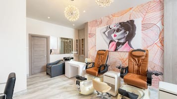 Body treatments, hydrotherapy, aromatherapy, hot stone massages