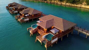 Chairman Sunset Overwater Bungalow Two Bedroom Suite Diamond Club | Roupas de cama premium, frigobar (abastecido com itens grátis)